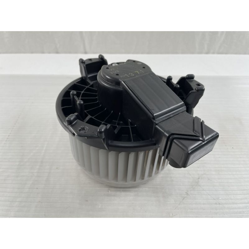 Toyota Yaris 1.5 VVTI P13 ab 2017 Gebläsemotor Denso 12V 3U3 AV1371