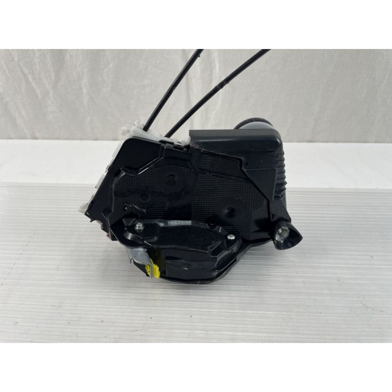 Toyota Yaris 1.5 P13 ab 2017 original Türschloss vorne links T43-11140