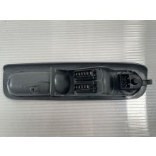 Renault Twingo I (C06) original Fensterheberschalter vorne links 7700832376-G
